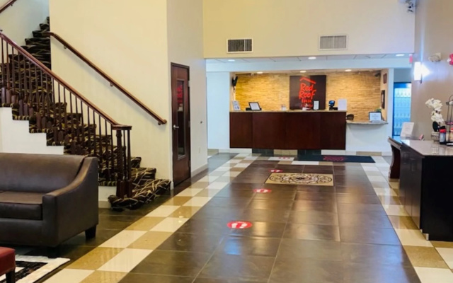 photo 2 of Red Roof Inn & Suites Detroit-Melvindale/ Dearborn