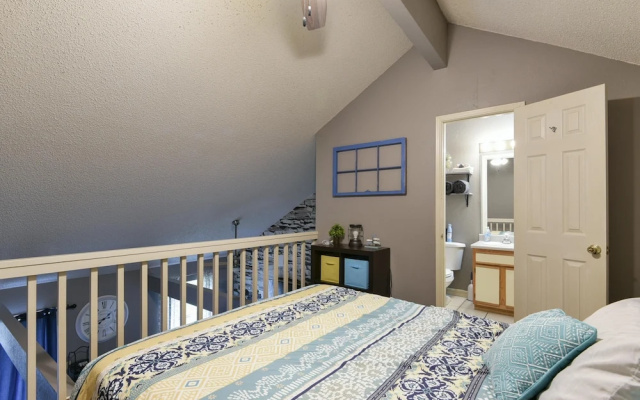 photo 5 of Memory Maker Condo - Great Location - Updated - Walk to Restaurant and Store!