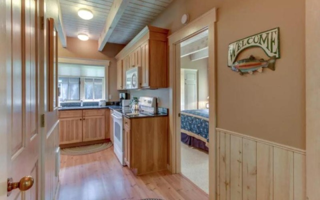photo 5 of Metolius Cabin 7