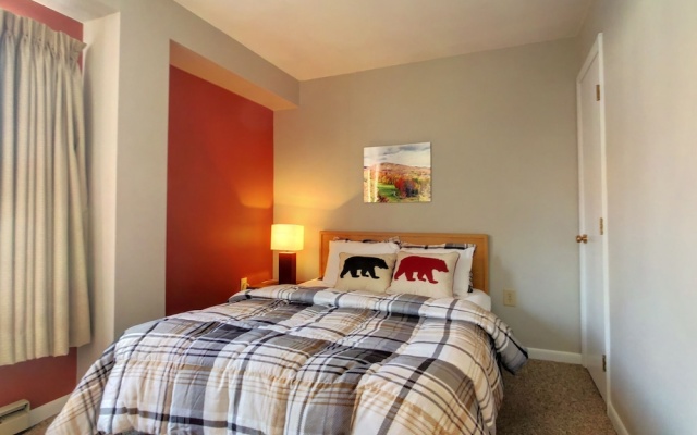 photo 2 of MG 3C16 - Wow! Location. Views. Pool. Sauna. Shops. 2 Bedrooms