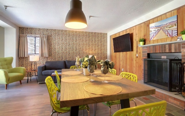 photo 4 of MG 3C16 - Wow! Location. Views. Pool. Sauna. Shops. 2 Bedrooms
