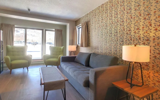 photo 5 of MG 3C16 - Wow! Location. Views. Pool. Sauna. Shops. 2 Bedrooms