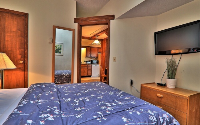photo 4 of Mg 3e03 - Location! Location! 1br/1ba Steps To Mountain