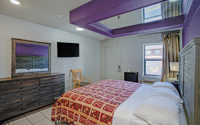 photo 5 of Miami Inn & Suites