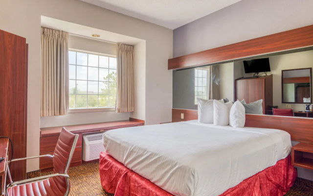 photo 3 of Trident Inn & Suites, Baton Rouge