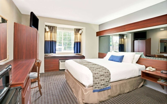 photo 4 of Microtel Inn & Suites by Wyndham Roseville/Detroit Area
