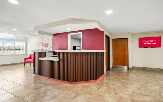 photo 2 of Red Roof Inn & Suites Euless - DFW Airport Southwest