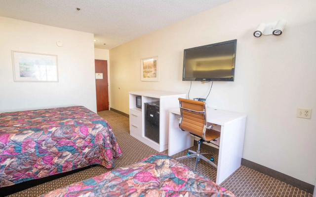 photo 4 of Red Roof Inn & Suites Euless - DFW Airport Southwest
