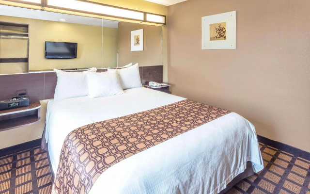 photo 5 of Sleep Inn & Suites Kalamazoo Southwest