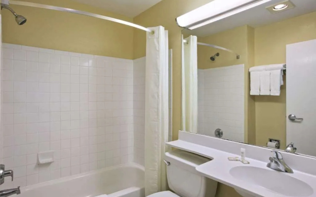 photo 5 of Microtel Inn & Suites Baton Rouge Airline Hwy