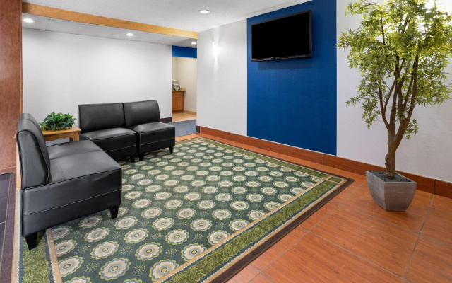photo 3 of Microtel Inn by Wyndham Albany Airport