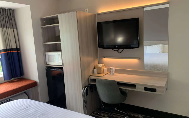 photo 4 of Microtel Inn by Wyndham Charlotte Airport