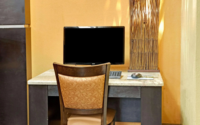 photo 4 of Microtel Inn by Wyndham Charlotte/University Place