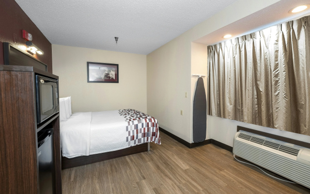 photo 3 of Red Roof Inn Springfield, MO