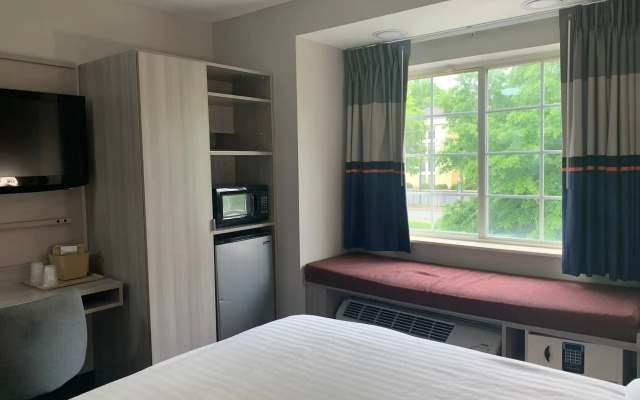 photo 3 of Microtel Inn & Suites by Wyndham Charlotte Airport