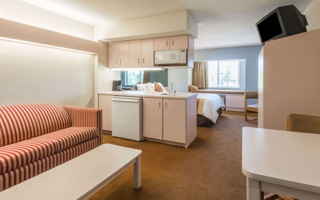 photo 2 of Microtel Inn & Suites by Wyndham Kansas City Airport