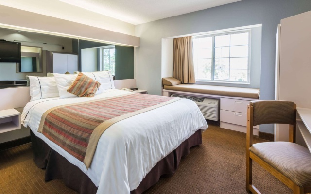photo 3 of Microtel Inn & Suites by Wyndham Kansas City Airport