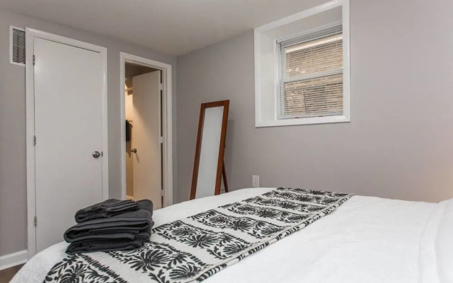 photo 2 of Mid Century Gem Comfort, Close to Train 3bd
