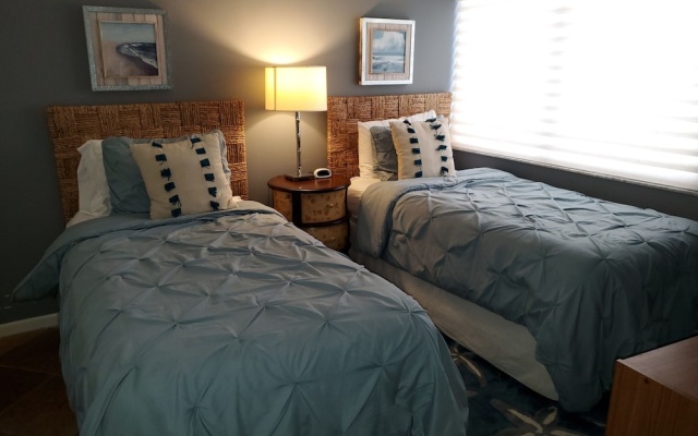 photo 5 of Midnight Cove Ii 611f - Fabulous Bayside! 2 Bedroom Condo