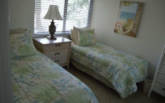photo 2 of Midnight Cove Ii 724f - Great Rental With Pool View! 2 Bedroom Condo