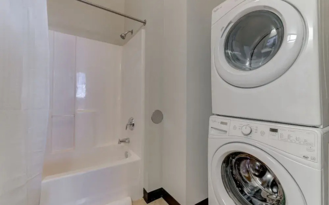photo 3 of Milwaukee Amazing 1BD 1BA Downtown Apartment