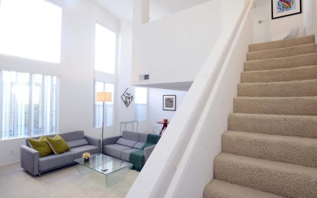 photo 2 of The Preston Miracle Mile Apartments