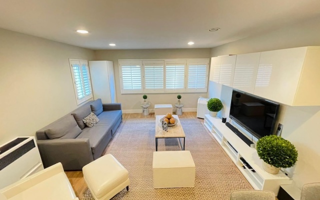 photo 2 of Modern 1Bd Famous Venice 10B