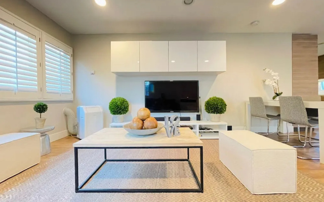 photo 3 of Modern 1Bd Famous Venice 10B