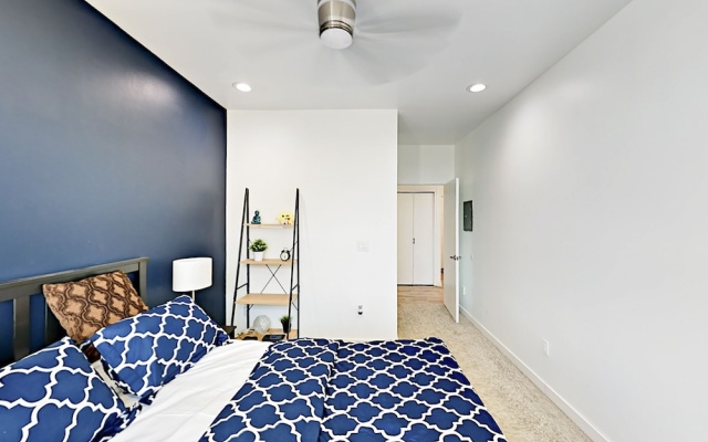 photo 4 of Modern 1br W/ Pool, Spa & Rooftop Deck 1 Bedroom Condo
