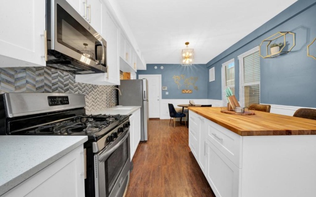 photo 2 of Modern 2 Bedroom in Avondale