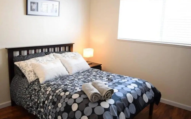 photo 3 of Modern 2BR Apartment - Close to Silicon Valley