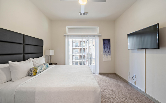 photo 5 of Modern 2BR Apartment – Downtown With Gym, Pool, Parking and Good Wifi!