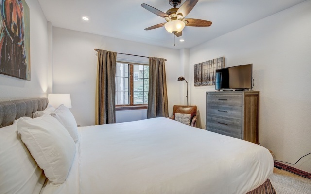 photo 4 of Modern and Updated St James Premium 3 Bedroom Residence 3 Condo by RedAwning