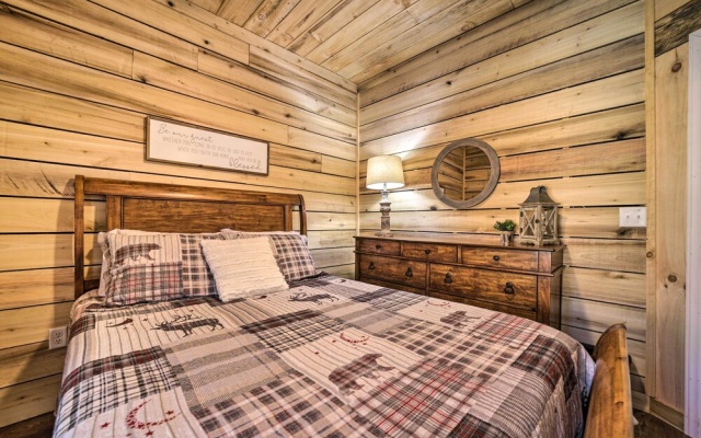 photo 2 of Modern Cabin w/ Fire Pit < 3 Mi to Trails!