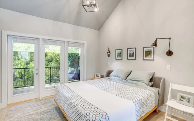 photo 2 of Modern Chattanooga Townhome ~ 2 Mi to Downtown!