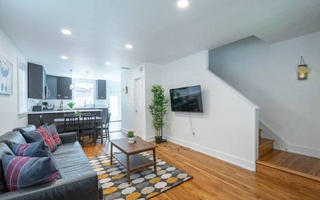 photo 5 of Modern Colonial 3BR 2BA House 5m to DC & DCA