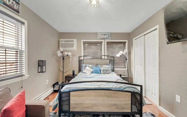 photo 2 of Modern Cozy 3br Home Just 10 Mins From Jfk! 3 Bedroom Residence by RedAwning