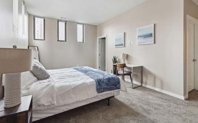 photo 4 of Modern Downtown Apartment