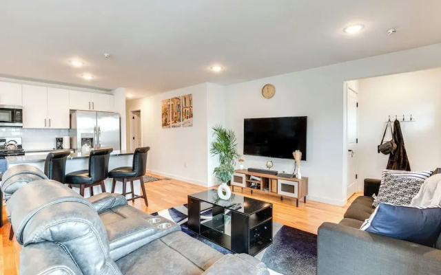 photo 2 of Modern Elizabeth Apartment ~ 1 Mi to Train Station