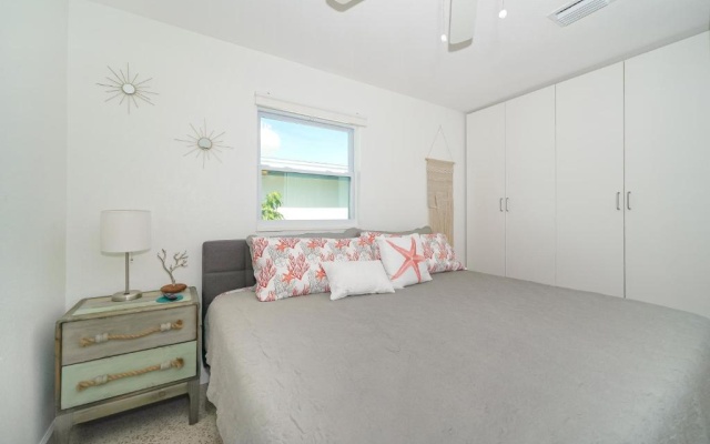 photo 4 of Modern & Fresh - Less than 3 miles to the Beach!