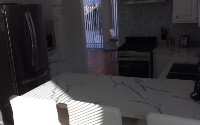 photo 2 of Modern Home close to Universal & Hollywood