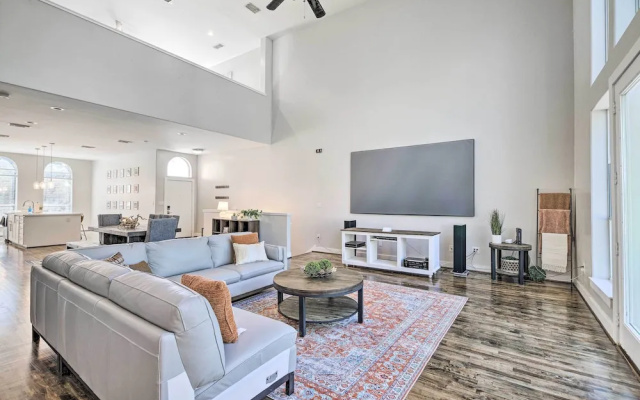 photo 2 of 3-story Houston Townhome: 1 Mi to Minute Maid Park