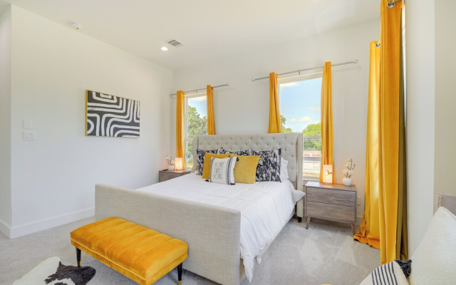 photo 3 of Modern Houston Home w/ Yard, 3 Mi to Toyota Center