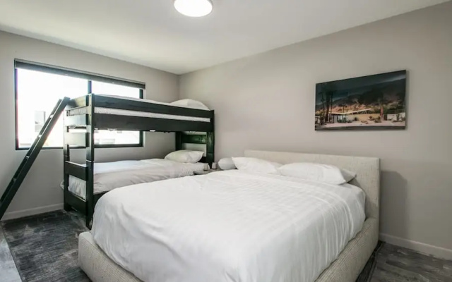 photo 3 of Unbeatable Old Town Location! Modern and Classy!