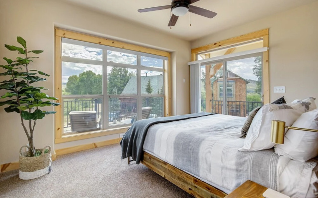 photo 4 of Modern Mountain Home Near Fraser River