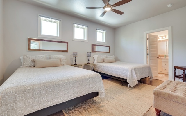 photo 5 of Modern Home < 1 Mi to Dwtn San Antonio & Riverwalk