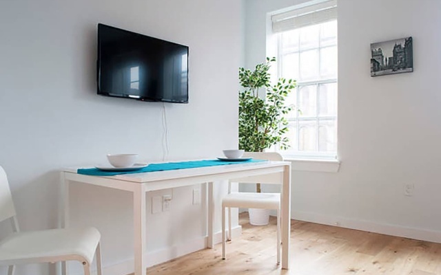 photo 2 of Modern studio in Old City