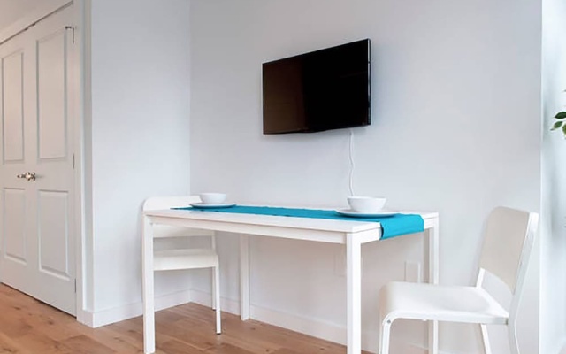 photo 4 of Modern studio in Old City