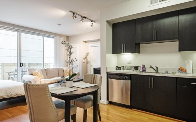 photo 3 of Modern Studio in Santa Monica