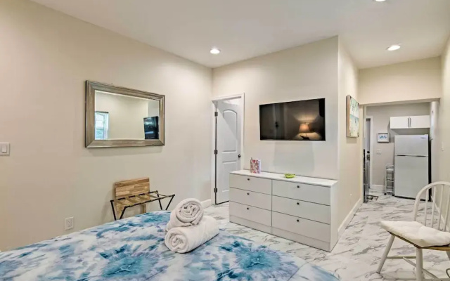 photo 2 of 1 Block to Deerfield Beach: Studio w/ Fire Pit!